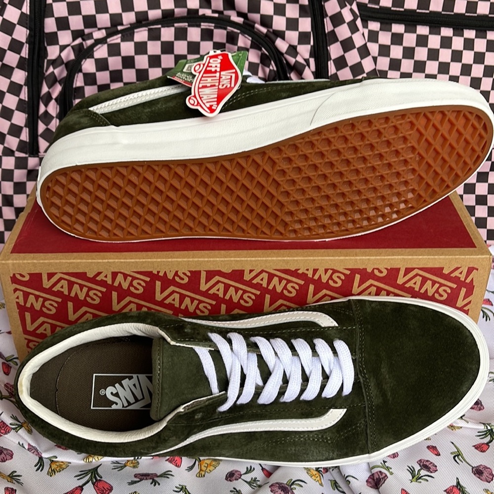 Vans Men’s Old Skool
Pig Suede Grape Leaf
VN0A4BW250K
Sneakers - Picture 4 of 16